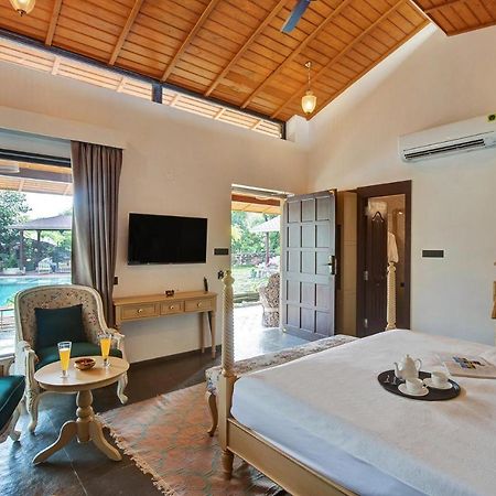 Stayvista'S The Earthen Boutique - City Escape With Spacious Pool, Terrace, Lawn & Indoor-Outdoor Games ウダイプル エクステリア 写真