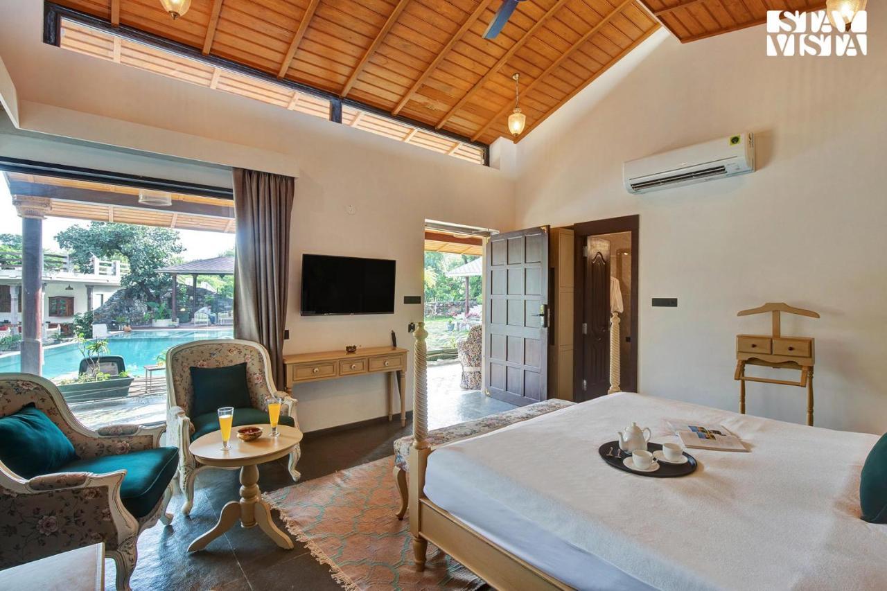 Stayvista'S The Earthen Boutique - City Escape With Spacious Pool, Terrace, Lawn & Indoor-Outdoor Games ウダイプル エクステリア 写真