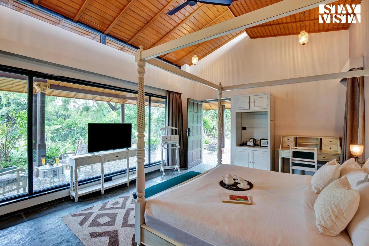 Stayvista'S The Earthen Boutique - City Escape With Spacious Pool, Terrace, Lawn & Indoor-Outdoor Games ウダイプル エクステリア 写真