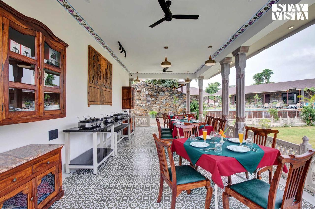 Stayvista'S The Earthen Boutique - City Escape With Spacious Pool, Terrace, Lawn & Indoor-Outdoor Games ウダイプル エクステリア 写真