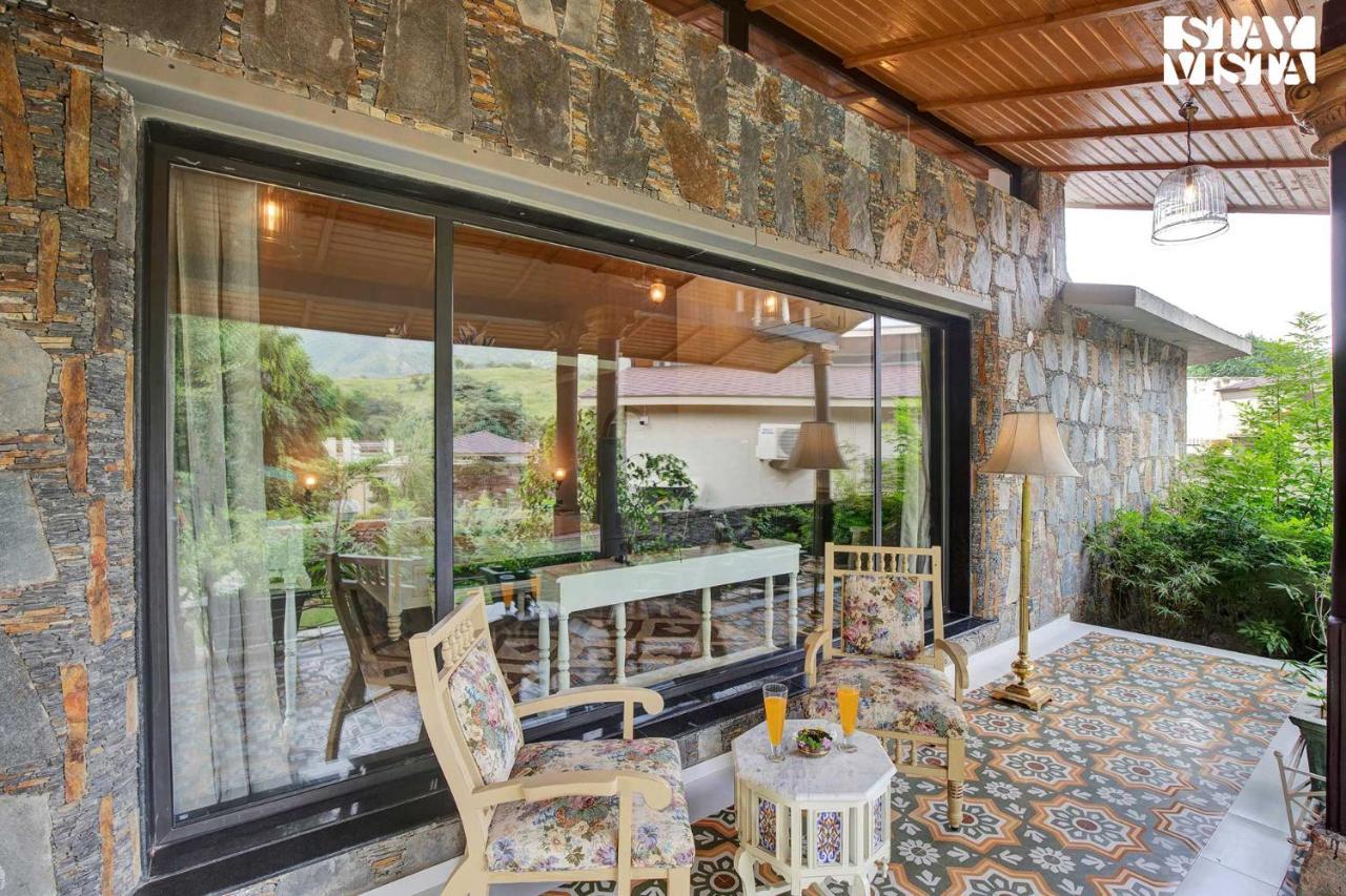 Stayvista'S The Earthen Boutique - City Escape With Spacious Pool, Terrace, Lawn & Indoor-Outdoor Games ウダイプル エクステリア 写真